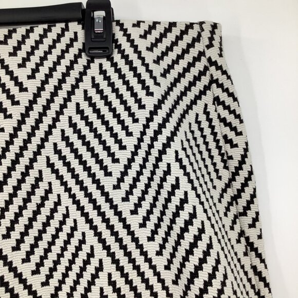 Black & White Textured Chevron Pencil Skirt Size 24 Full Rear Zip Office Casual - Picture 2 of 10